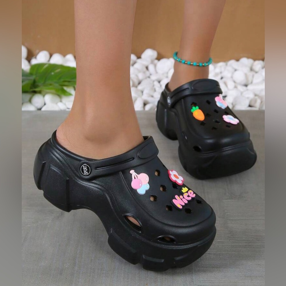 Fashion black clogs for women and flowers decor